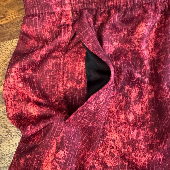 Go-Dry Camo-Print Mesh Shorts size L (10-12) - Picture 3 of 5